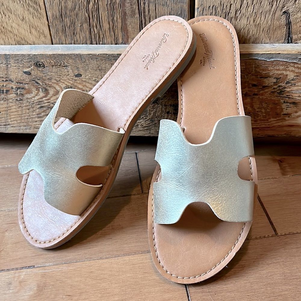 Universal Thread Gold H slippers